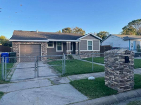 Cheerful 3 bdrm home w/private & spacious backyard